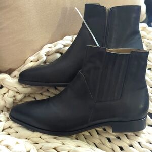NWT ITALEAU handmade in Italy Black Boots